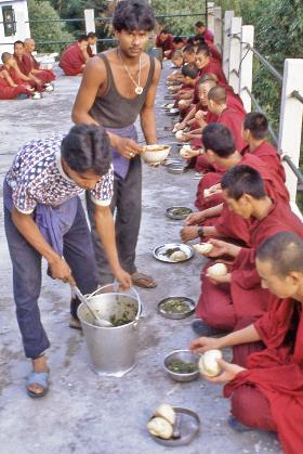 D:\DataFoto\Dia's - Reizen\1995-07-16 Ladakh\01 Dharamshala\Best Of\Ldak0042y.jpg