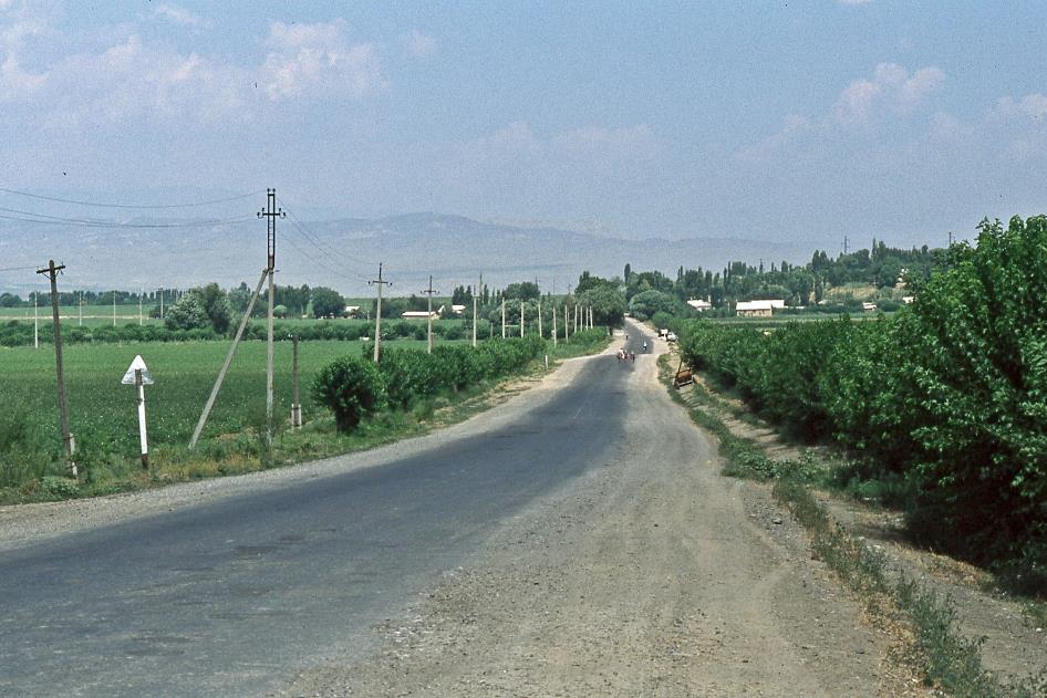 D:\DataFoto\Dia's - Reizen\1998-07-22 Zijderoute 2\10 Toktogul\Best Of\Zyde2297y.jpg