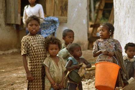 D:\DataFoto\Dia's - Reizen\2001-07-18 Madagaskar\11 Miandrivazo\Best Of\Mada0363y.jpg