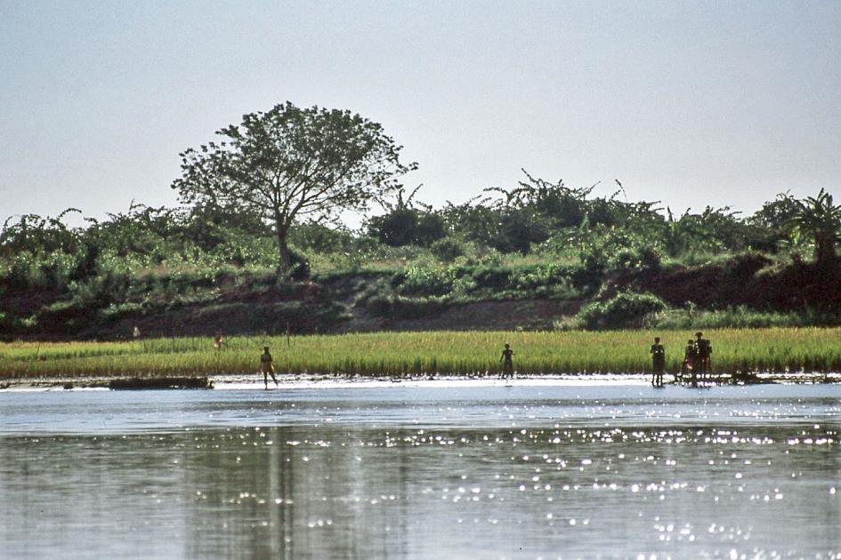 D:\DataFoto\Dia's - Reizen\2001-07-18 Madagaskar\15 Belo-sur-Tsiribihina\Best Of\Mada0464y.jpg