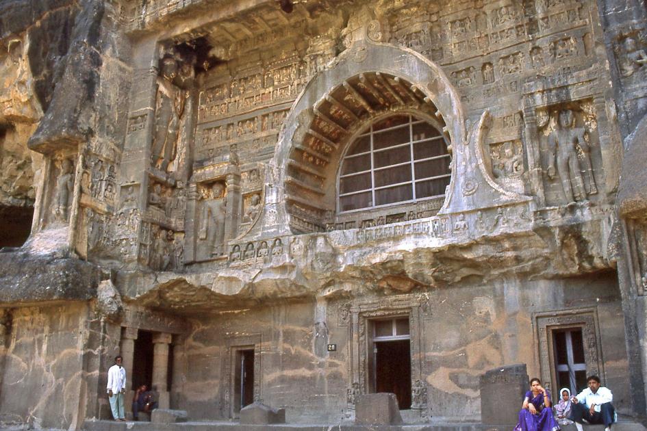 D:\DataFoto\Dia's - Reizen\2002-03-30 Centraal-India\15 Ajanta\Best Of\Grot 26\CInd1383y.jpg