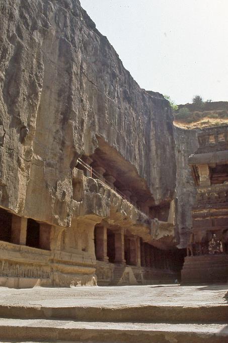 D:\DataFoto\Dia's - Reizen\2002-03-30 Centraal-India (herschikt)\16 Ellora\Best Of\Grot 16\CInd1392y.jpg