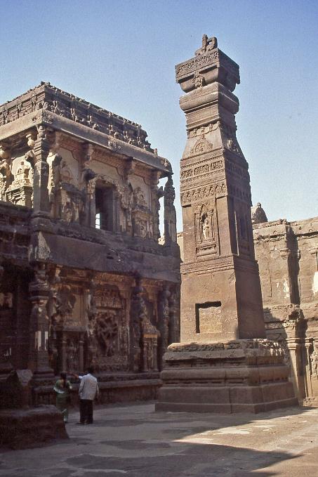 D:\DataFoto\Dia's - Reizen\2002-03-30 Centraal-India (herschikt)\16 Ellora\Best Of\Grot 16\CInd1390y.jpg