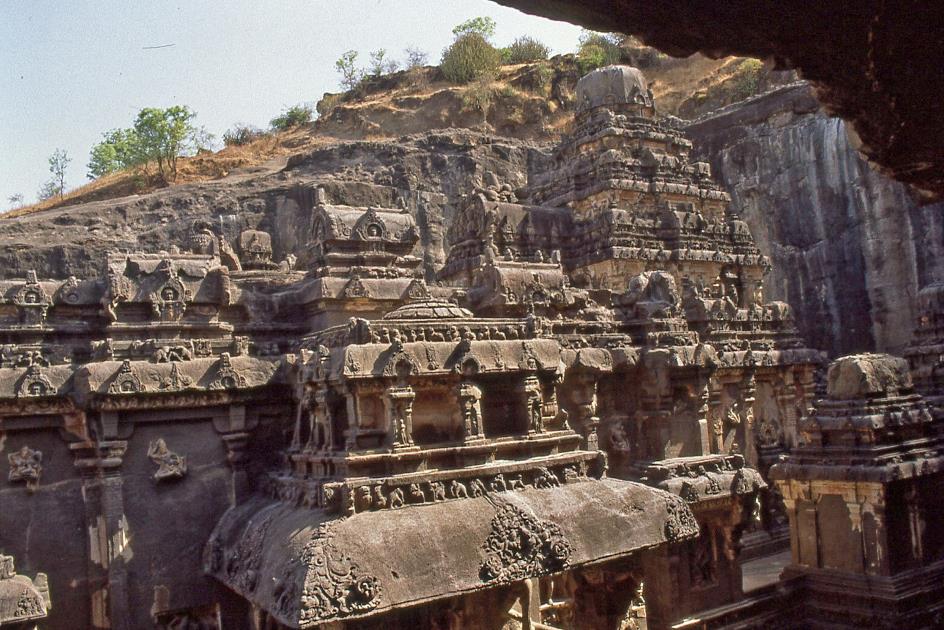 D:\DataFoto\Dia's - Reizen\2002-03-30 Centraal-India (herschikt)\16 Ellora\Best Of\Grot 16\CInd1397y.jpg