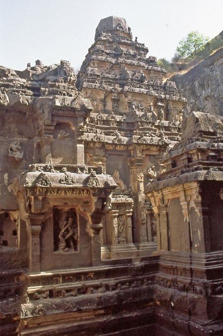 D:\DataFoto\Dia's - Reizen\2002-03-30 Centraal-India (herschikt)\16 Ellora\Best Of\Grot 16\CInd1396y.jpg