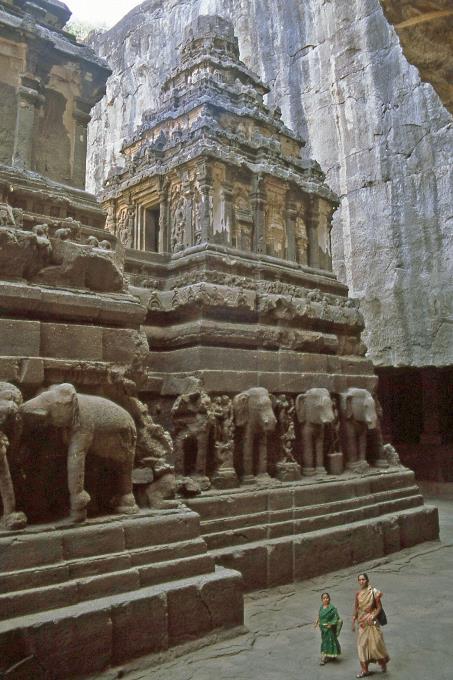 D:\DataFoto\Dia's - Reizen\2002-03-30 Centraal-India (herschikt)\16 Ellora\Best Of\Grot 16\CInd1394y.jpg