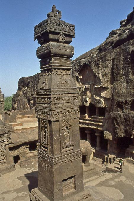 D:\DataFoto\Dia's - Reizen\2002-03-30 Centraal-India (herschikt)\16 Ellora\Best Of\Grot 16\CInd1401y.jpg