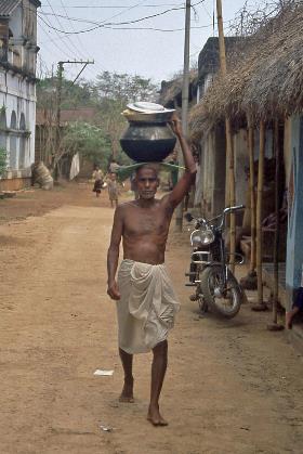 D:\DataFoto\Dia's - Reizen\2004-04-03 Orissa (herschikt)\05 Olasingh\Best Of\Oris0038y.jpg