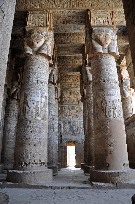 D:\DataFoto\Foto's - Reizen\2010-04-04 Egypte (herschikt)\14 Dendera\Best Of (herschikt)\04 Hathorzuilen\EGYP1484y.jpg