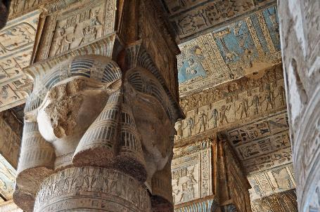 D:\DataFoto\Foto's - Reizen\2010-04-04 Egypte (herschikt)\14 Dendera\Best Of (herschikt)\04 Hathorzuilen\EGYP1443l.jpg