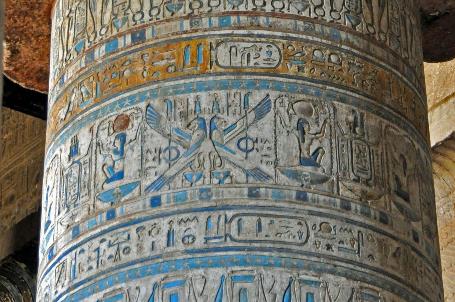 D:\DataFoto\Foto's - Reizen\2010-04-04 Egypte (herschikt)\14 Dendera\Best Of (herschikt)\04 Hathorzuilen\EGYP1444l.jpg