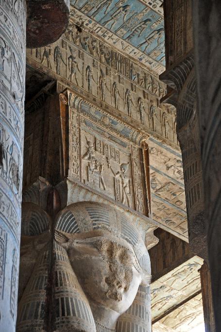 D:\DataFoto\Foto's - Reizen\2010-04-04 Egypte (herschikt)\14 Dendera\Best Of (herschikt)\04 Hathorzuilen\EGYP1493y.jpg