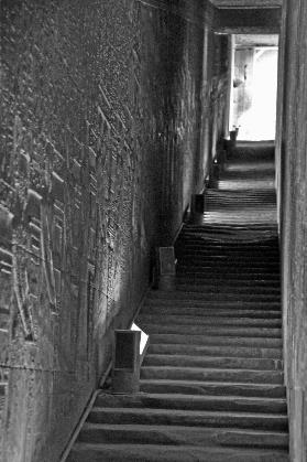 D:\DataFoto\Foto's - Reizen\2010-04-04 Egypte (herschikt)\14 Dendera\Best Of (herschikt)\06 Crypte en trappen\EGYP1469y.jpg