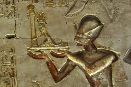 D:\DataFoto\Foto's - Reizen\2010-04-04 Egypte (herschikt)\13 Abydos\Best Of (herschikt 2)\03 Zuilenzaal - Seti biedt djed aan\EGYP1327y2.jpg