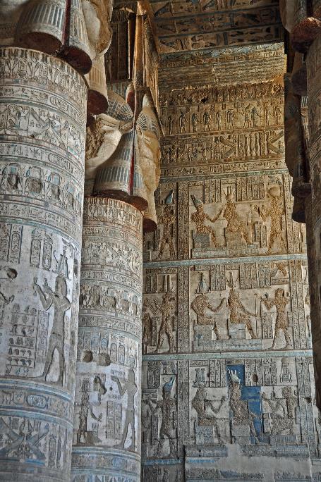 D:\DataFoto\Foto's - Reizen\2010-04-04 Egypte (herschikt)\14 Dendera\Best Of (herschikt)\04 Hathorzuilen\EGYP1439y.jpg