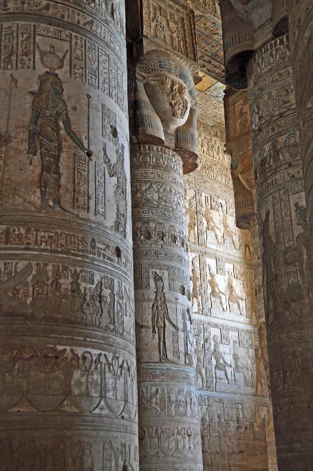 D:\DataFoto\Foto's - Reizen\2010-04-04 Egypte (herschikt)\14 Dendera\Best Of (herschikt)\04 Hathorzuilen\EGYP1451y.jpg