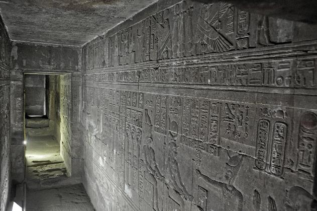 D:\DataFoto\Foto's - Reizen\2010-04-04 Egypte (herschikt)\14 Dendera\Best Of (herschikt)\06 Crypte en trappen\EGYP1460y.jpg