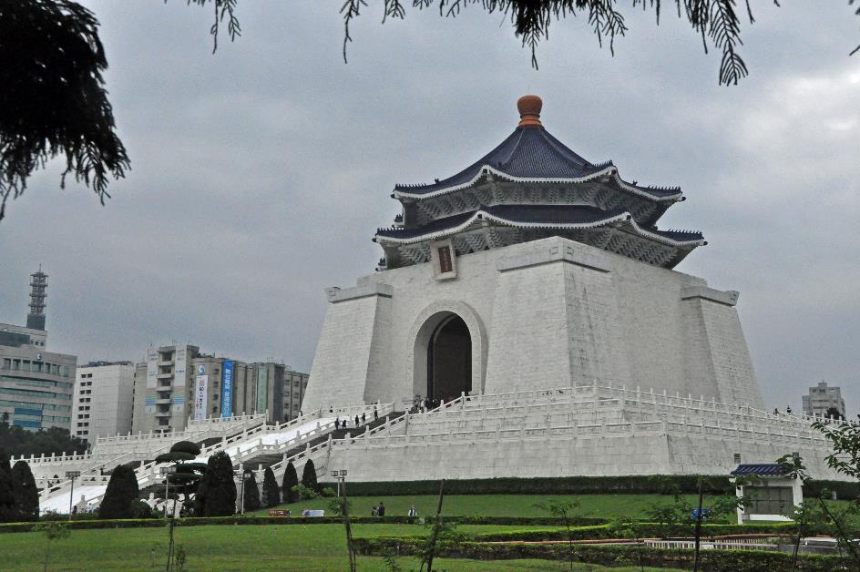 D:\DataFoto\Foto's - Reizen\2013-03-31 Taiwan (herschikt)\26 Taipei - Chiang Kai-shek Memorial\Best Of\TAIW1868y.jpg