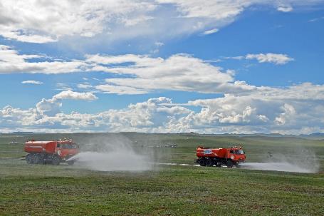 D:\DataFoto\Foto's - Reizen\2013-07-08 Mongolie\24 - 11 Naadam Paarden Finish\MONG0866y.jpg