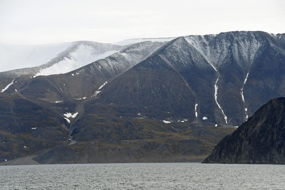 D:\DataFoto\Foto's - Reizen\2023-08-13 Noordwestelijke Doorvaart\19 Pond Inlet - Kustgebergte\Best Of\NWD_2331y.jpg